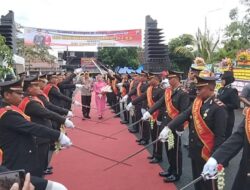 Penyambutan Kapolres Karanganyar Baru dengan Tradisi Pedang Pora