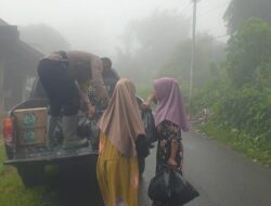Polsek Kandangserang Salurkan Bantuan dari Polres Pekalongan kepada Warga Terdampak Tanah Gerak