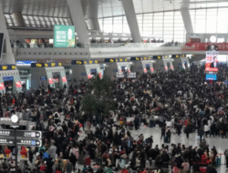 Puncak Mudik Imlek di China, Penumpang Membeludak di Bandara dan Stasiun Kereta