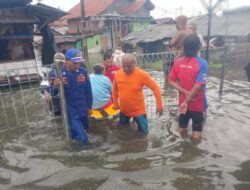 Gerak Cepat Ditpolairud Polda Jateng Tanggap Bencana Banjir di Pekalongan