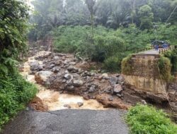 Jalan Putus Akibat Longsor, Warga Petungkriyono Terisolasi