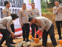 Kapolda DIY Melakukan Peletakan Batu Pertama Dimulainya Pembangunan GOR SPN Selopamioro