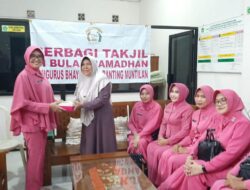 Bhayangkari Ranting Muntilan Gelar Bakti Sosial dan Bagi Takjil Selama Bulan Ramadhan