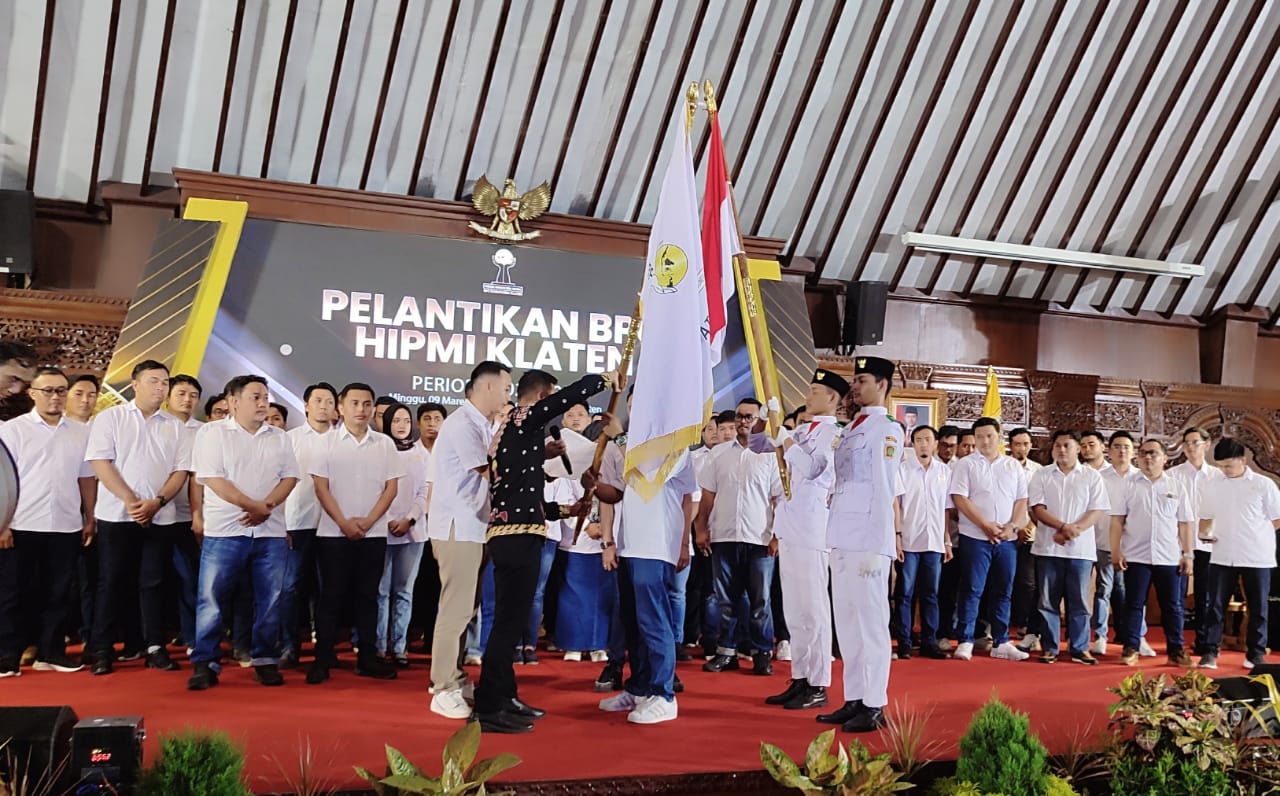 Pelantikan Pengurus Himpunan Pengusaha Muda Indonesia (HIPMI) Kabupaten Klaten, Jawa Tengah, diharapkan dapat menjadi pedoman bagi masyarakat dalam menciptakan lapangan pekerjaan baru. Terlebih di masa efisiensi anggaran saat ini, HIPMI diharapkan dapat berkolaborasi dalam membangun Kabupaten Klaten.