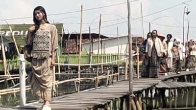 Hari Perempuan Internasional, Model hingga Ibu-Ibu Nelayan Fashion Show Rame-rame di Desa yang Tenggelam