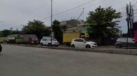 Oplus_131072 Kendaraan di Jalan Ki Wajar Dewantoro, Pekalongan.