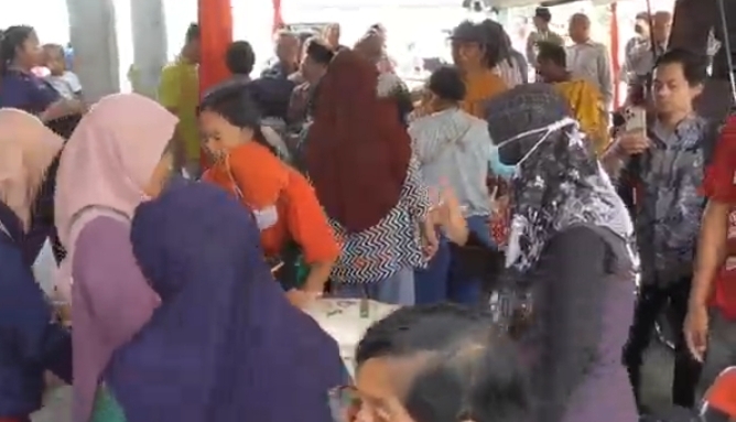 Warga Serbu Pasar Murah Sembako untuk Kebutuhan Ramadhan dan Lebaran, Segini Harganya!!
