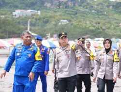 Kapolda DIY Cek Pos Pengamanan di Pantai Parangtritis hingga Penanda Titik-titik Bahaya