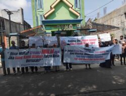 Dana Tabungan dan Deposito Rp32 Miliar Tak Bisa Dicairkan, Puluhan Anggota Geruduk Koperasi BMT Dinar Mulia Karanganyar