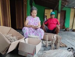 Jelang Idul Adha Permintaan Tusuk Sate  Meningkat di Palar Klaten, Perajin Mengaku Resah Lantaran Tidak Ada Bahan Baku