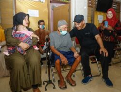 Gubernur Ahmad Luthfi Cek Layanan Speling dan Serahkan Bantuan Keuangan di Brebes