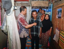 Dasuki Menangis Haru, Saat Ahmad Luthfi Memberikan Bantuan Renovasi Rumah Tidak Layak Huni