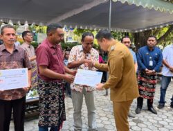 Walikota Serahkan Sepuluh Kontainer Sampah Pada Seluruh Lurah di Kota Kupang