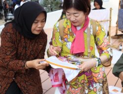 Sri Sulastri, Pembatik Tuna Wicara, Curi Perhatian di World Expo 2025 Jepang