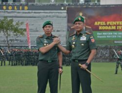 Kodam IV/Diponegoro Gelar Apel Penyerahan Satuan dari Mayjen TNI Deddy kepada Mayjen TNI Achiruddin