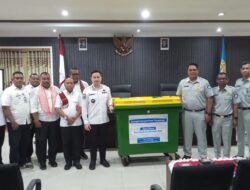 Sinergi Penanganan Sampah, PT Jasa Raharja NTT Sumbang Lima Tempat Sampah Bagi Pemkot Kupang