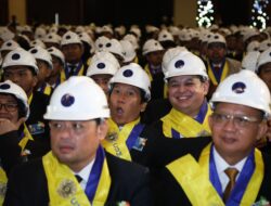 UGM Lantik 1.017 Insinyur Baru, Woo