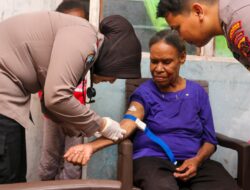 Satgas Ops Damai Cartenz Laksanakan Home Visit Untuk Lansia di Sarmi Papua